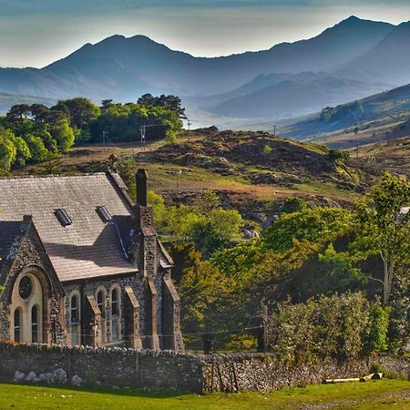 Mountain Church Capel Curig Eksteriør bilde