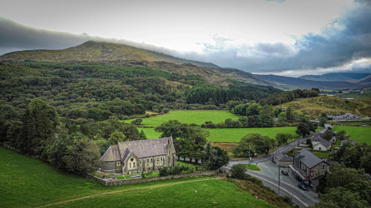 Mountain Church Capel Curig Eksteriør bilde